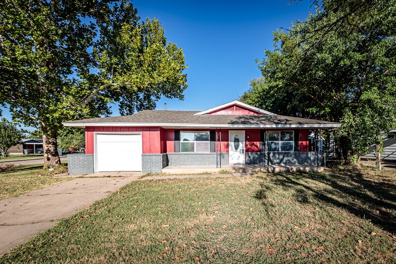 3015 NE Pioneer Blvd in Lawton, OK - Building Photo