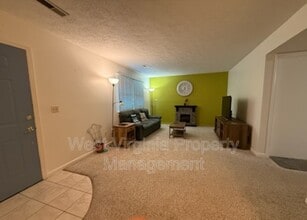 406 Spruce Ln in Beckley, WV - Foto de edificio - Building Photo