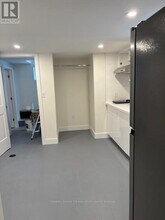 8 York St in Ajax, ON - Building Photo - Building Photo