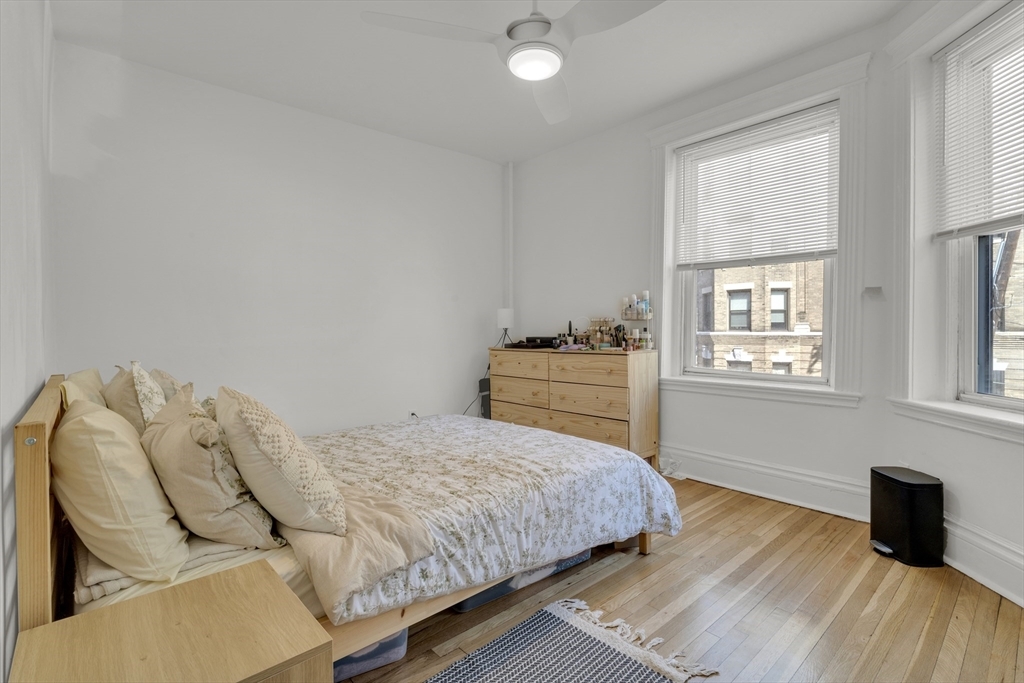 1032 Commonwealth Ave, Unit 106E in Boston, MA - Building Photo