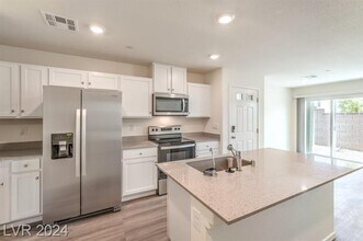 4423 Honey Hls Ave in Las Vegas, NV - Building Photo - Building Photo