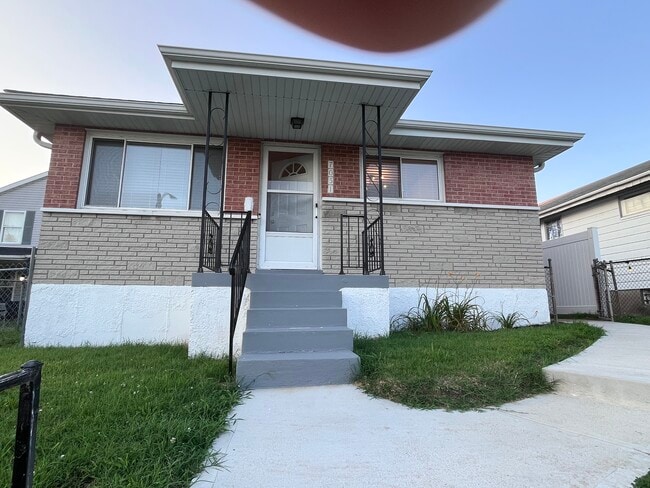 7051 Lansdowne Ave