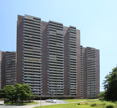 Crescent Town in Toronto, ON - Building Photo - Building Photo