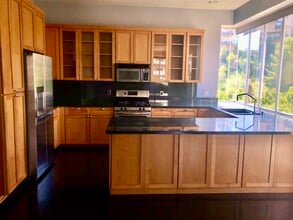 6396 Weidlake Dr in Los Angeles, CA - Building Photo - Building Photo