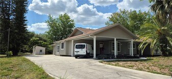 315 Cleveland Ave in Lehigh Acres, FL - Building Photo