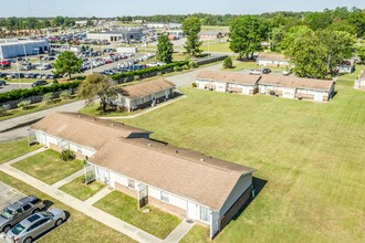 Jonesboro Ridge Apartments in Sanford, NC - Building Photo - Building Photo