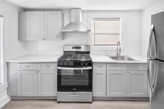 1911 Benson St in Houston, TX - Building Photo - Building Photo