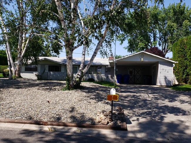 property at 835 Grelle Dr