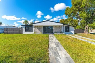 20000 Eagle Nest Rd in Cutler Bay, FL - Building Photo - Building Photo