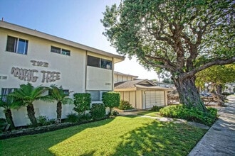 1306 Amethyst St in Redondo Beach, CA - Foto de edificio - Building Photo