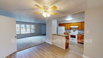 4246 Lyndell Dr in Dayton, OH - Building Photo - Building Photo