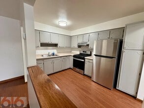 630 56th St SE in Grand Rapids, MI - Building Photo - Building Photo