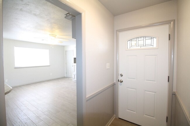 1104 N Woodcrest Dr in Midwest City, OK - Building Photo - Building Photo