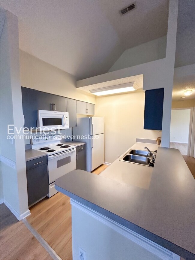 710 Queens Path in Williamsburg, VA - Building Photo - Building Photo