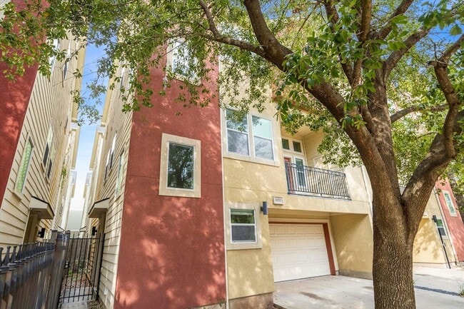 property at 1033 W 23rd St