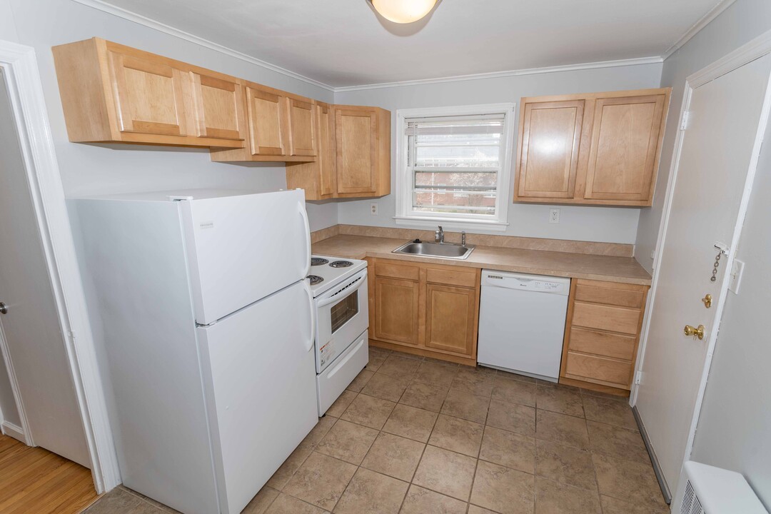 22 Vera St, Unit 4 in West Hartford, CT - Building Photo