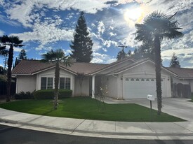 4924 N Thorne Ave in Fresno, CA - Building Photo