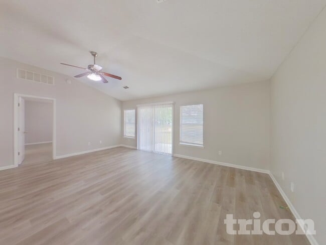 8325 Stelling Dr S in Jacksonville, FL - Building Photo - Building Photo