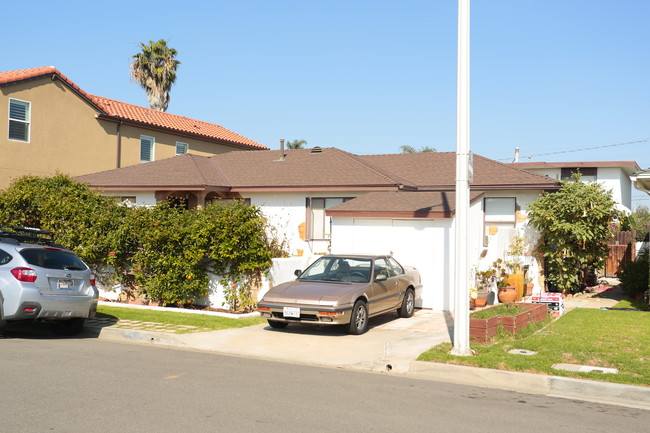 619 Hartford Ave in Huntington Beach, CA - Building Photo - Building Photo