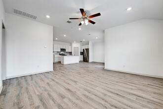 132 Sweetwater Crk Ln in Hutto, TX - Building Photo - Building Photo