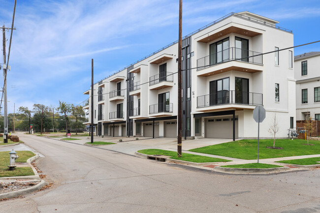 5206 Fuqua St in Dallas, TX - Foto de edificio - Building Photo