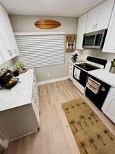 6824 Hyde Park Dr, Unit E in San Diego, CA - Foto de edificio - Building Photo