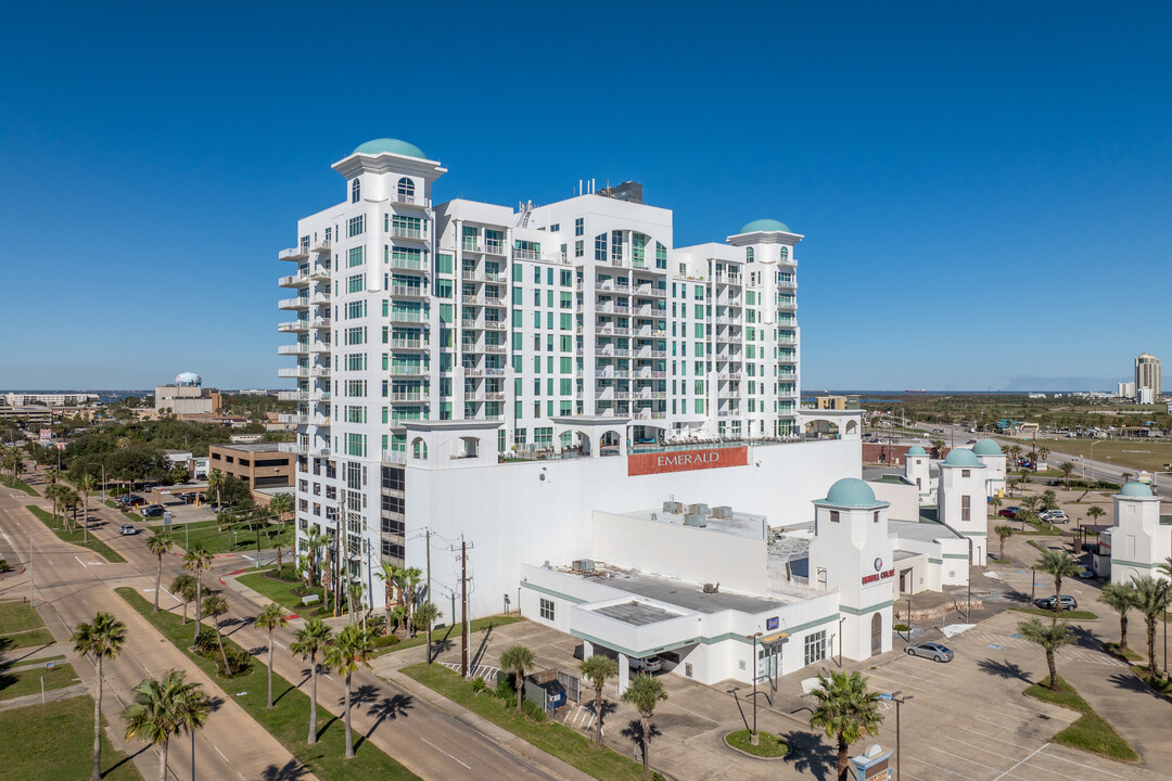 Emerald Galveston in Galveston, TX - Building Photo