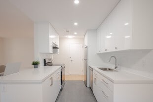 329 The West Mall in Toronto, ON - Building Photo