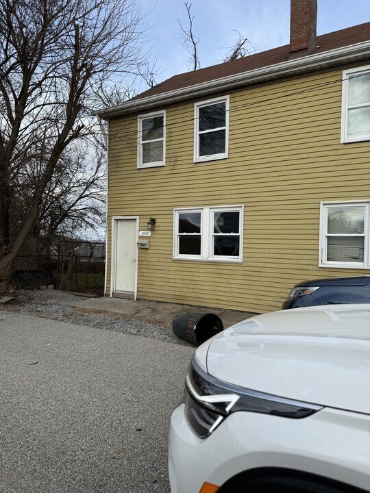 1010 Weston Wy in Pittsburgh, PA - Building Photo