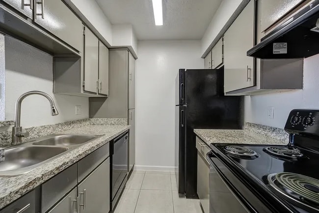 11399 S Kirkwood Rd in Houston, TX - Building Photo - Building Photo