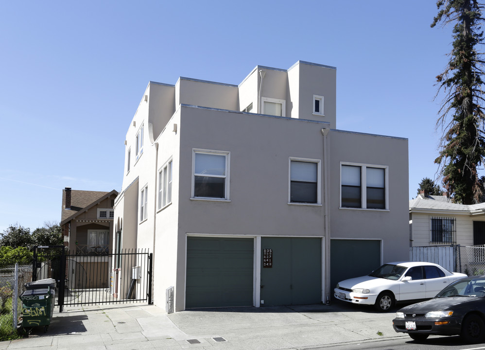 835 E 15th St in Oakland, CA - Building Photo