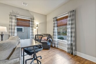 925 SW Walnut St in Albany, OR - Building Photo - Building Photo