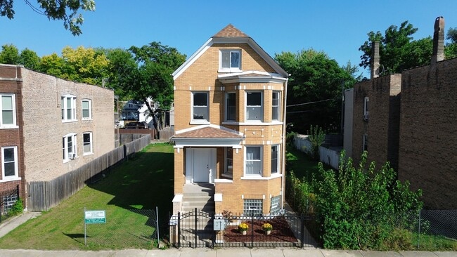 5351 S Laflin St, Unit 2