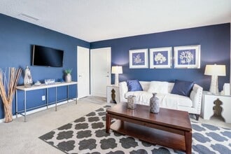 Park at Lake Magdalene Apartments and Townhomes in Tampa, FL - Building Photo - Building Photo