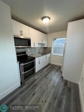 242 NW 14th St in Pompano Beach, FL - Building Photo - Building Photo
