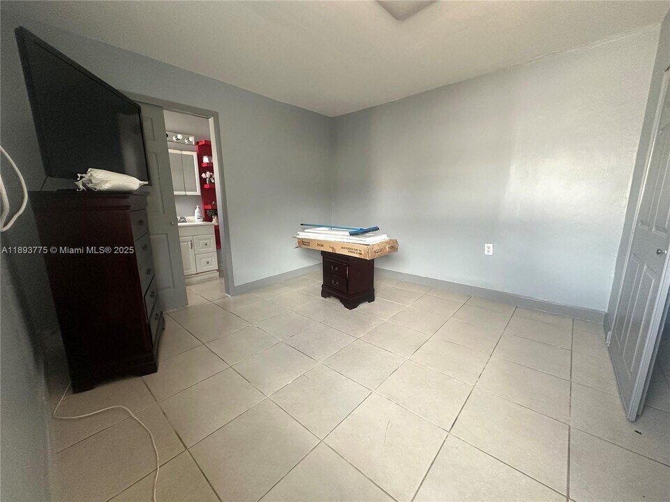 4361 SW 3rd St in Coral Gables, FL - Foto de edificio