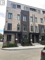 11 Spruce Pnes Cres in Toronto, ON - Building Photo