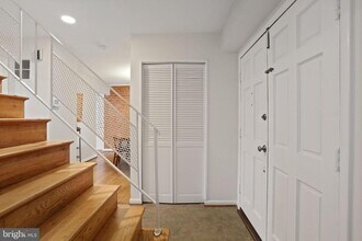 4848 Red Fox Dr in Annandale, VA - Building Photo - Building Photo