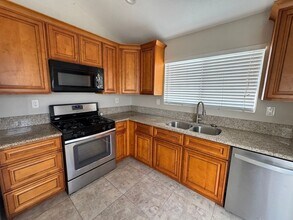 11806 Carlisle Ct in Moreno Valley, CA - Building Photo - Building Photo