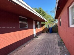 623 NW 9th Ave in Fort Lauderdale, FL - Building Photo - Building Photo