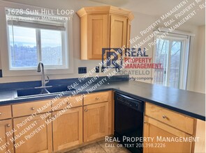 1628 Sun Hill Loop in Pocatello, ID - Building Photo - Building Photo