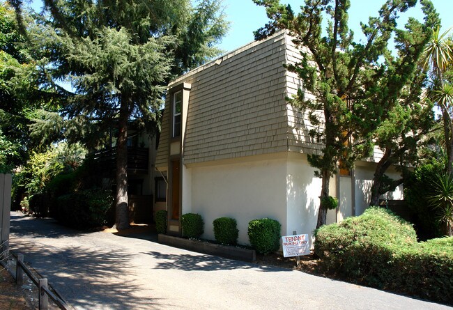853 Sonoma Ave in Santa Rosa, CA - Foto de edificio - Building Photo