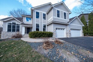 7122 Harrison Hill Trail in Chanhassen, MN - Building Photo