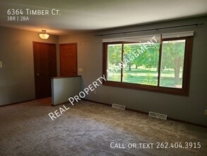 6364 Timber Ct in West Bend, WI - Building Photo - Building Photo