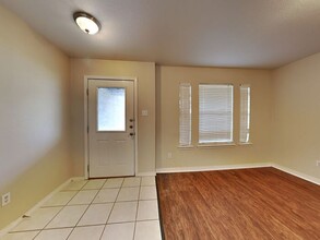 7206 Marble Falls Dr in Corpus Christi, TX - Foto de edificio - Building Photo
