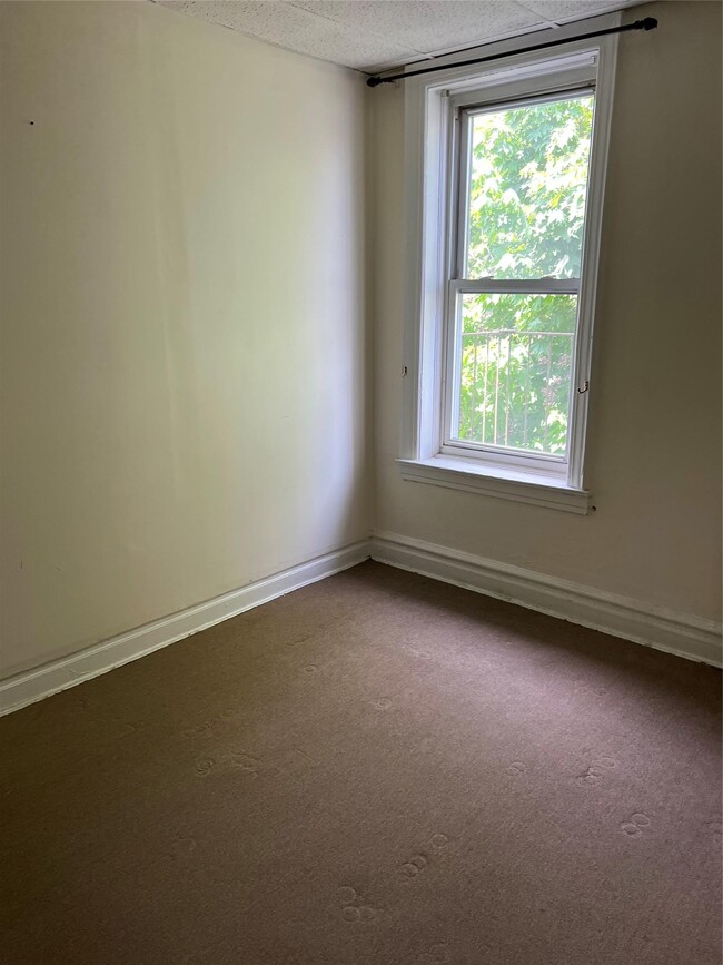 70-15 Grand Ave in Queens, NY - Building Photo - Building Photo