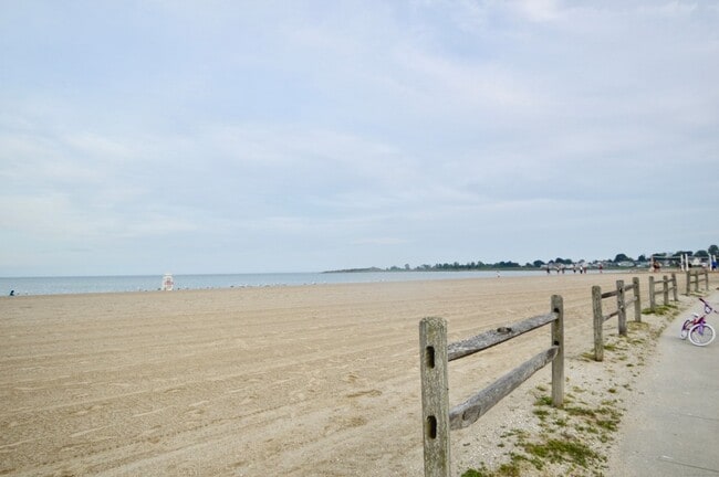 115 Short Beach Rd in Stratford, CT - Foto de edificio - Building Photo