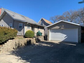 302 E 17th St in Bloomington, IN - Building Photo