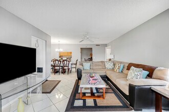 821 Sky Pine Way in Greenacres, FL - Building Photo - Building Photo