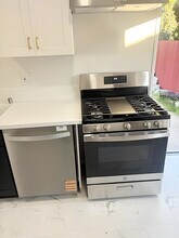 2416 Boone Ave in Venice, CA - Building Photo - Building Photo